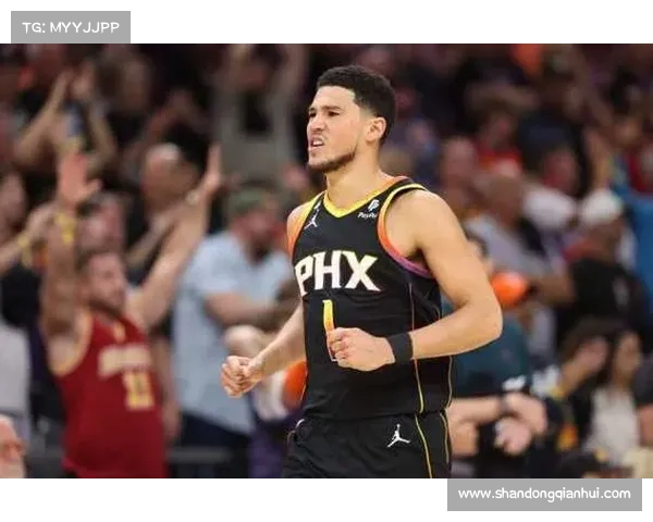 德文·布克凭借出色团队精神赢得队友尊重并激励球队凝聚力